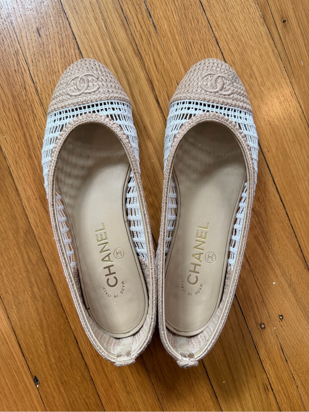 CHANEL Beige and White Crochet Ballet Flats